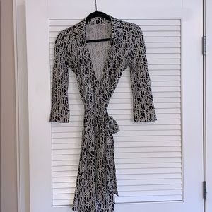 Diane Von Furstenburg 100% Silk Wrap Dress